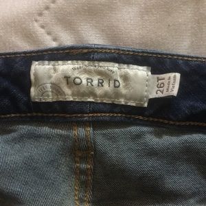 Dark wash Torrid boyfriend jeans.